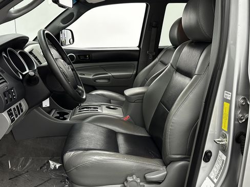 Used 2010 Toyota Tacoma PreRunner image 12