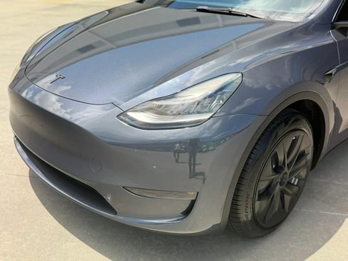 Used 2023 Tesla Model Y Long Range AWD/4WD image 2