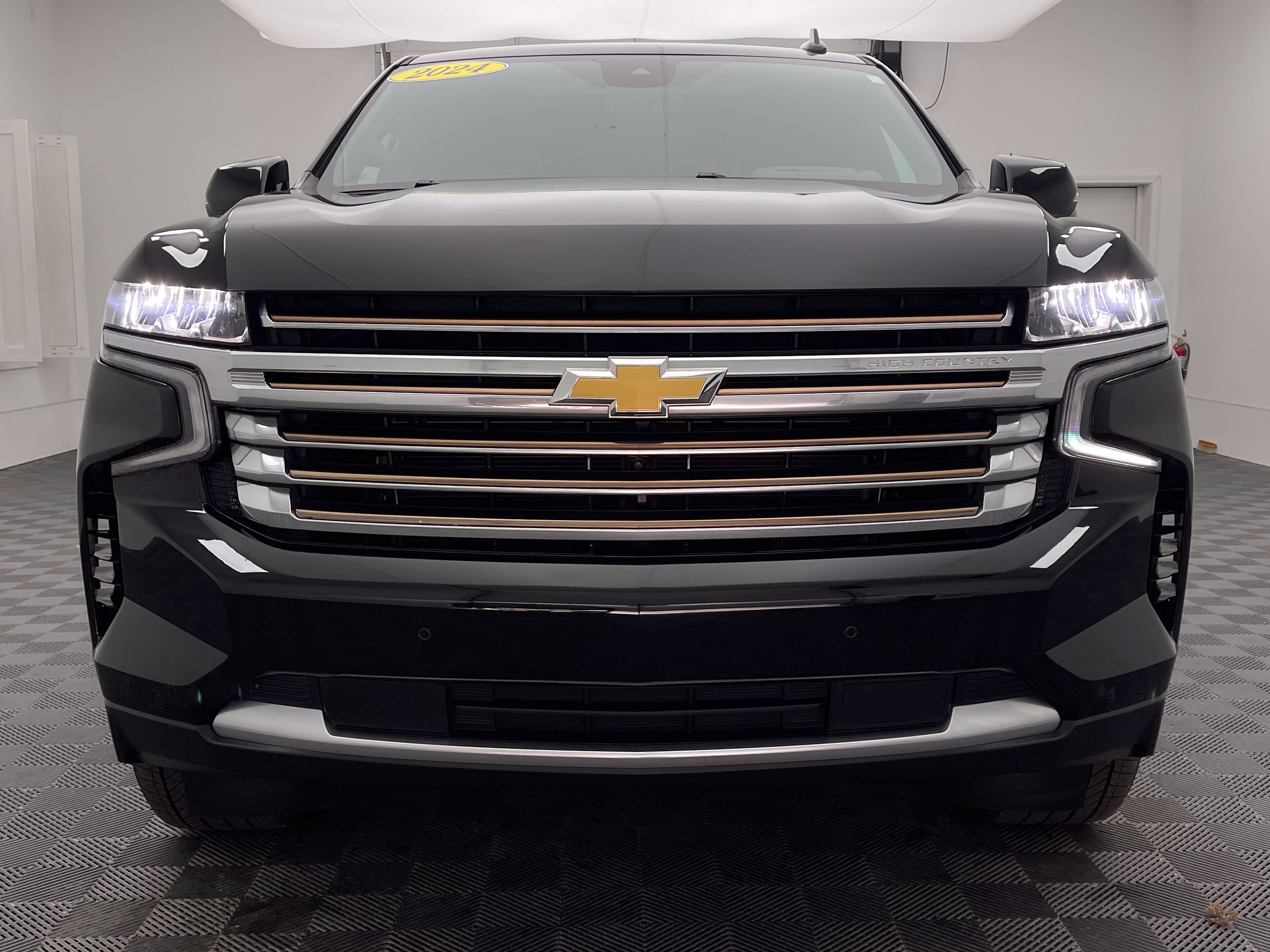Used 2024 Chevrolet Tahoe High Country AWD/4WD image 16