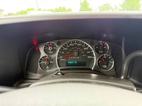 Used 2019 Chevrolet Express 2500 w/ Driver Convenience Package RWD image 13