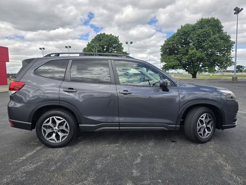Used 2024 Subaru Forester Premium AWD/4WD image 17