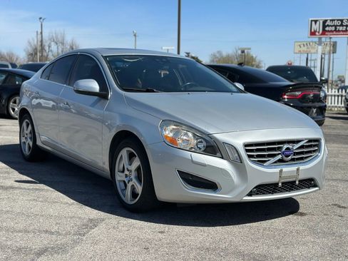 Used 2012 Volvo S60 T5 image 4