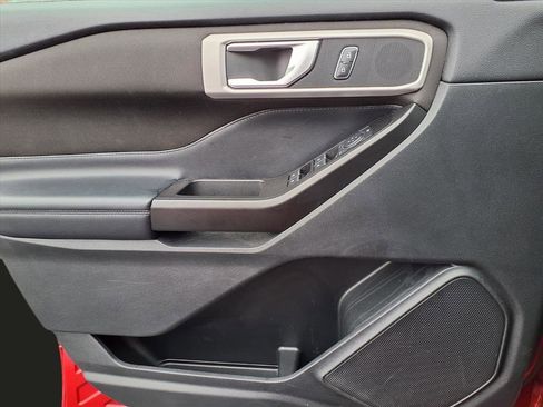 Used 2020 Ford Explorer XLT w/ Comfort Package image 19