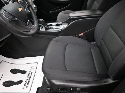 Used 2017 Chevrolet Malibu LT FWD image 15