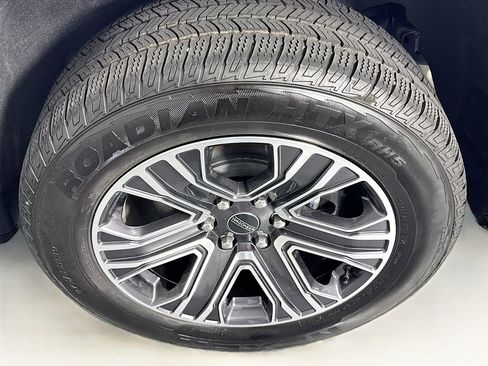 Used 2025 Jeep Wagoneer Series II w/ 8-Passenger Seating Package image 32