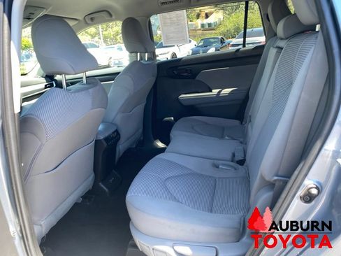 Used 2022 Toyota Highlander LE AWD/4WD image 30