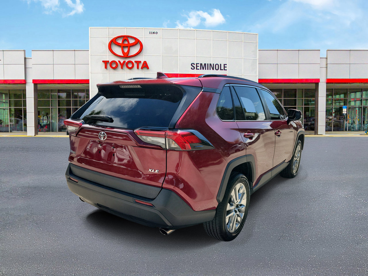 Used 2021 Toyota RAV4 XLE Premium FWD image 3
