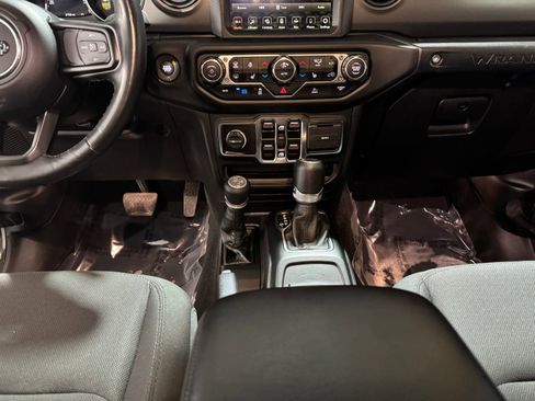 Used 2023 Jeep Wrangler Unlimited w/ Cold Weather Group image 15