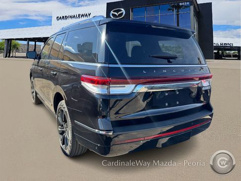 Used 2023 Lincoln Navigator Reserve image 3