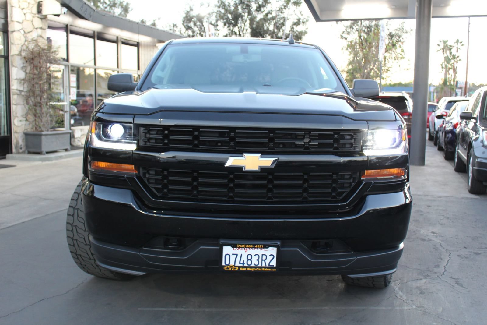 Used 2018 Chevrolet Silverado 1500 Custom w/ Custom Value Package RWD image 8