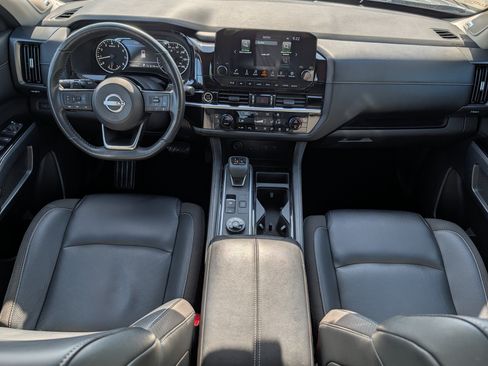 Used 2023 Nissan Pathfinder SL w/ SL Premium Package AWD/4WD image 10