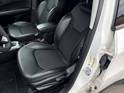 Certified 2021 Jeep Compass Latitude image 18