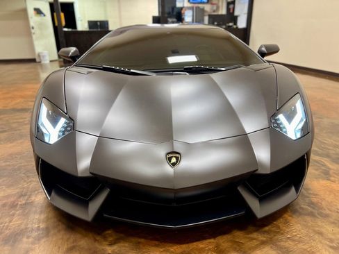 Used 2012 Lamborghini Aventador LP 700-4 image 4