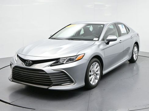 Used 2024 Toyota Camry LE FWD image 3