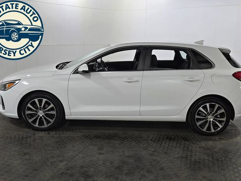 Used 2018 Hyundai Elantra GT FWD image 4
