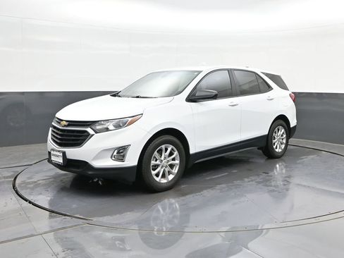 Used 2021 Chevrolet Equinox LS w/ LS Convenience Package FWD image 1