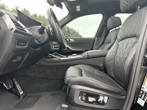 Certified 2024 BMW X7 xDrive40i w/ M Sport Package image 17