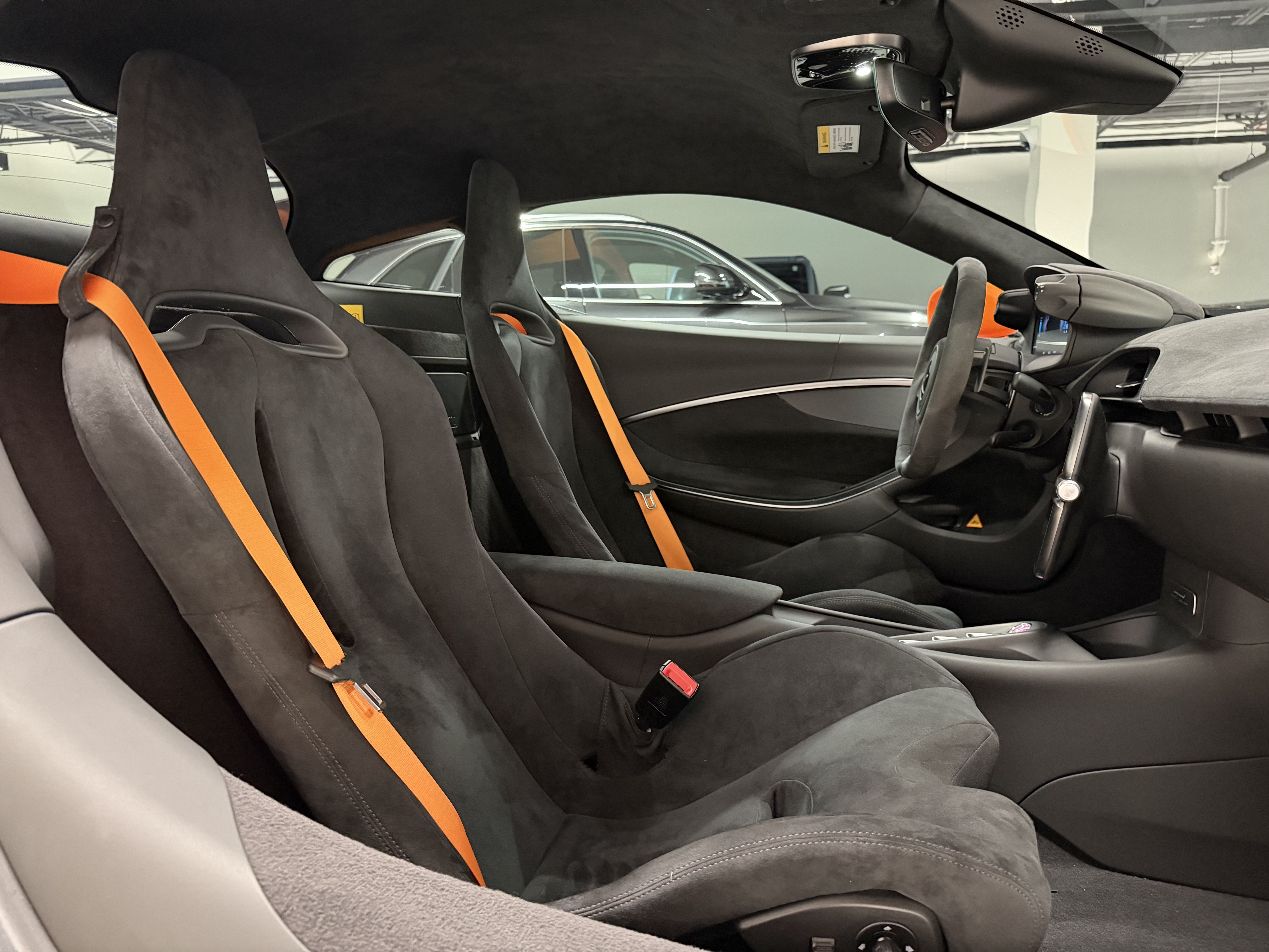 Used 2023 McLaren Artura RWD image 13