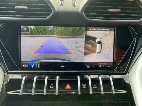 Used 2022 Lamborghini Urus image 21