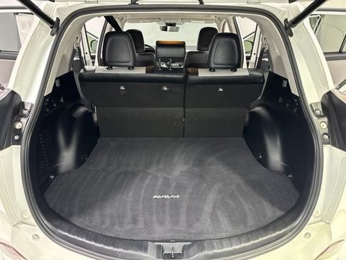 Used 2018 Toyota RAV4 Limited w/ Carpet Mat Package FWD image 28