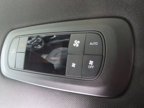 New 2026 Chrysler Pacifica Select image 25