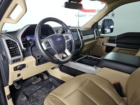 Used 2020 Ford F350 Lariat image 11