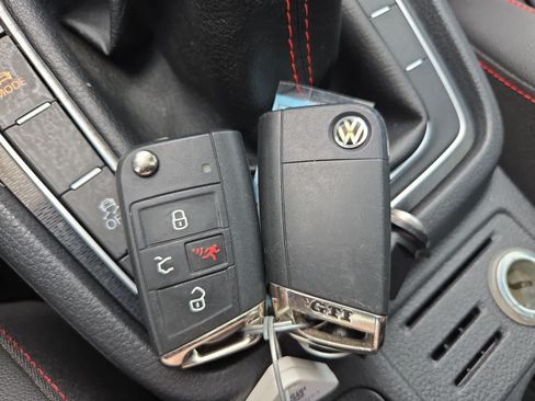 Used 2015 Volkswagen GTI SE FWD image 33