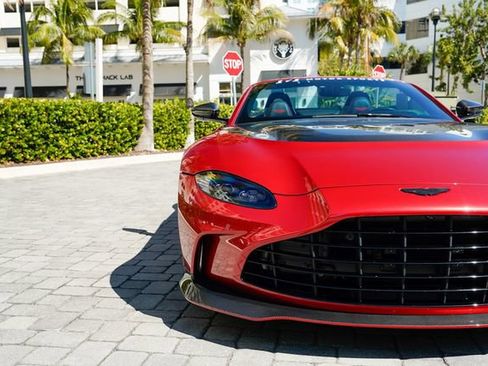 Used 2023 Aston Martin V12 Vantage Roadster image 6