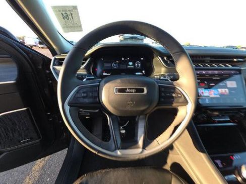 Used 2023 Jeep Grand Cherokee L Limited w/ Black Appearance Package image 10