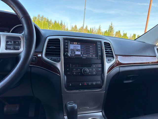Used 2013 Jeep Grand Cherokee Limited w/ Luxury Group II AWD/4WD image 20