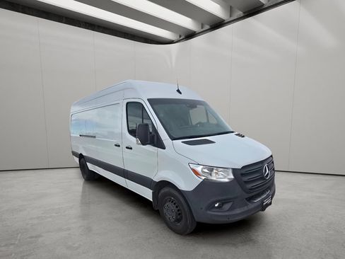 Used 2022 Mercedes-Benz Sprinter 3500 w/ Parking Package image 8