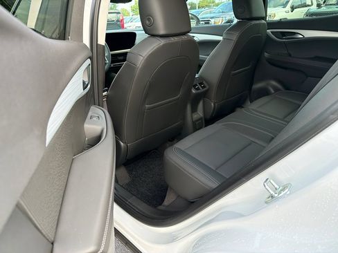 Used 2025 Buick Envision Avenir AWD/4WD image 12