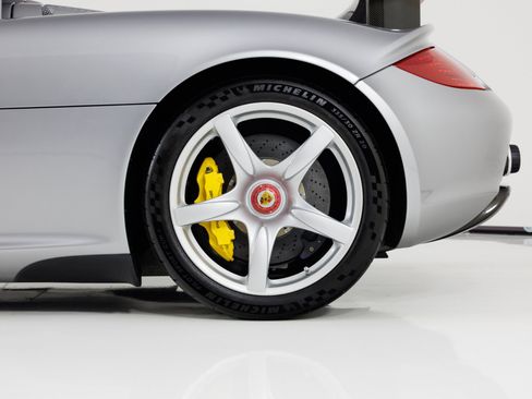 Used 2004 Porsche Carrera GT RWD image 12