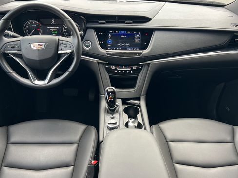 Certified 2025 Cadillac XT6 Luxury image 13
