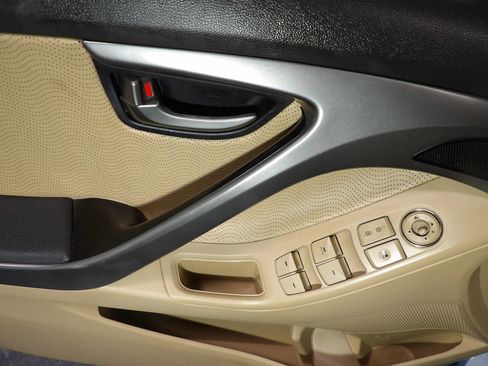 Used 2012 Hyundai Elantra Limited FWD image 7