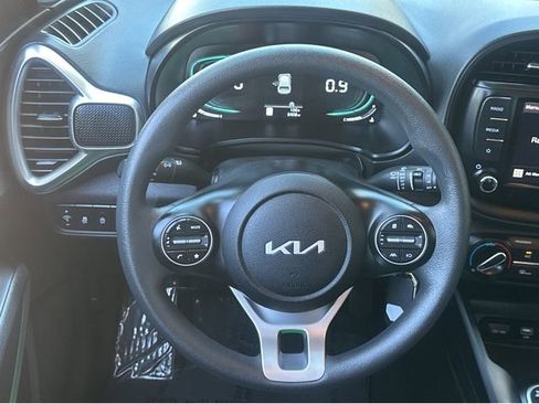 Certified 2025 Kia Soul LX image 11