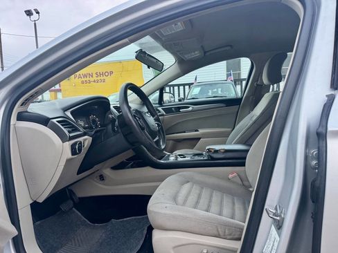 Used 2017 Ford Fusion SE image 10