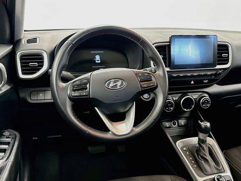 Used 2025 Hyundai Venue SEL FWD image 18