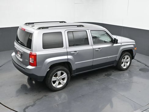 Used 2015 Jeep Patriot Latitude FWD image 11