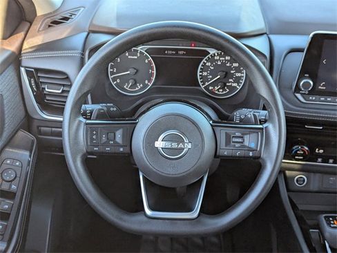 Used 2022 Nissan Rogue SV image 18