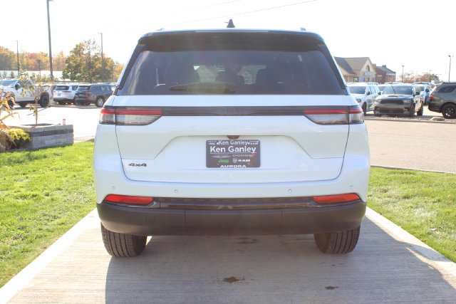 Used 2024 Jeep Grand Cherokee Altitude AWD/4WD image 30