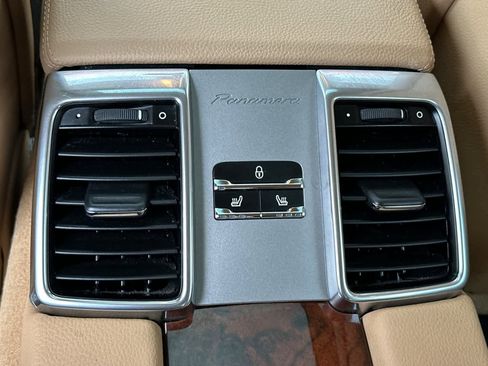 Used 2013 Porsche Panamera image 14