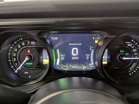 Used 2025 Jeep Wrangler Unlimited Sahara image 18