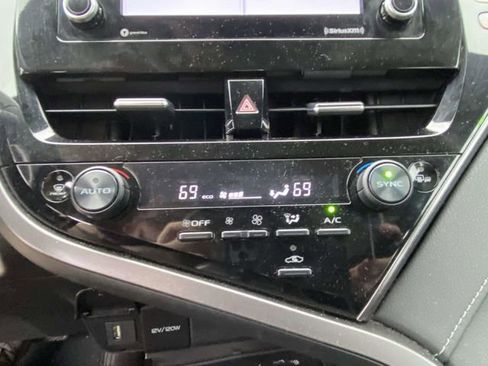 Used 2024 Toyota Camry SE image 20