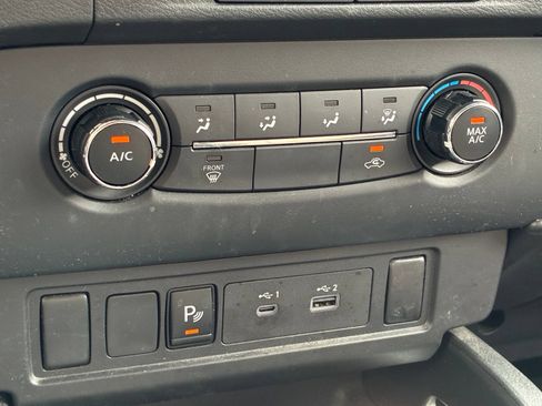 Used 2022 Nissan Frontier SV w/ Technology Package RWD image 10