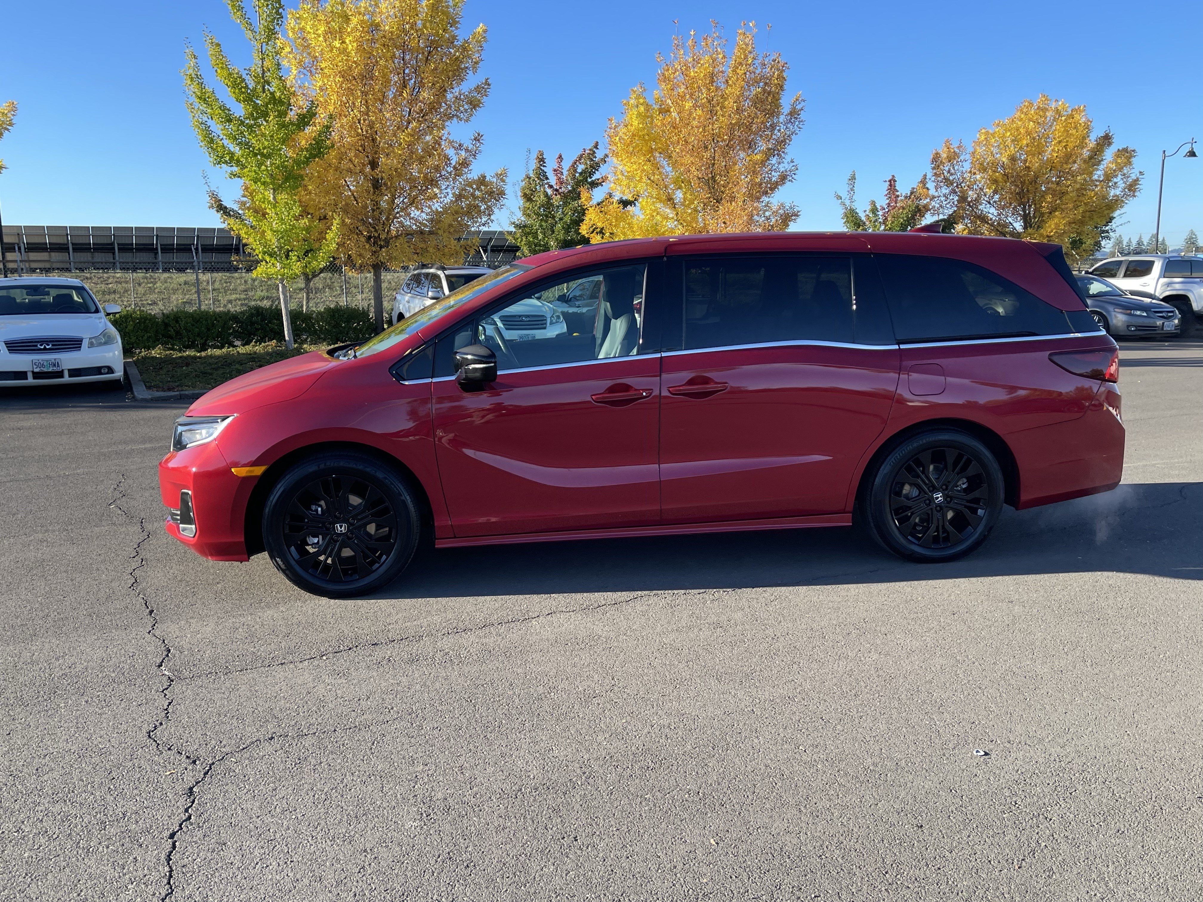 Used 2025 Honda Odyssey Sport-L image 2