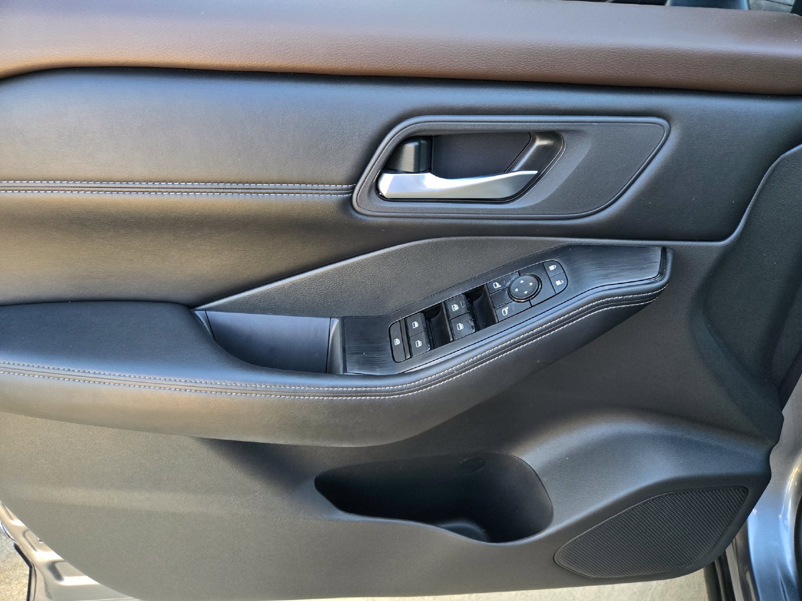 Used 2022 Nissan Rogue SV w/ SV Premium Package FWD image 29