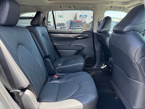 New 2026 Toyota Highlander Platinum AWD/4WD image 27