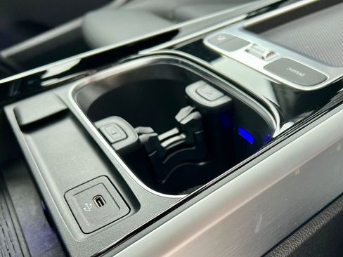 Certified 2025 Mercedes-Benz GLB 250 4MATIC image 46