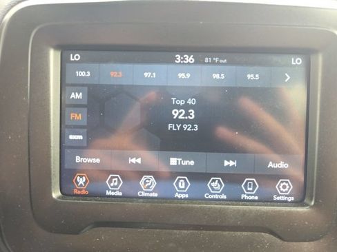 Used 2021 Jeep Renegade Latitude w/ Convenience Group AWD/4WD image 18